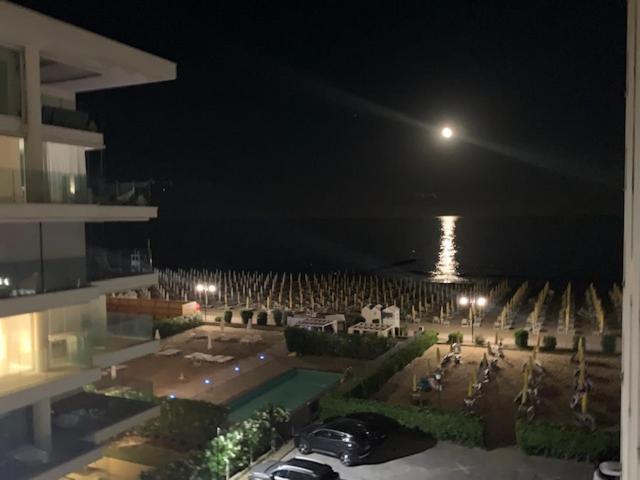 Heron Apartments Lido di Jesolo Exteriör bild