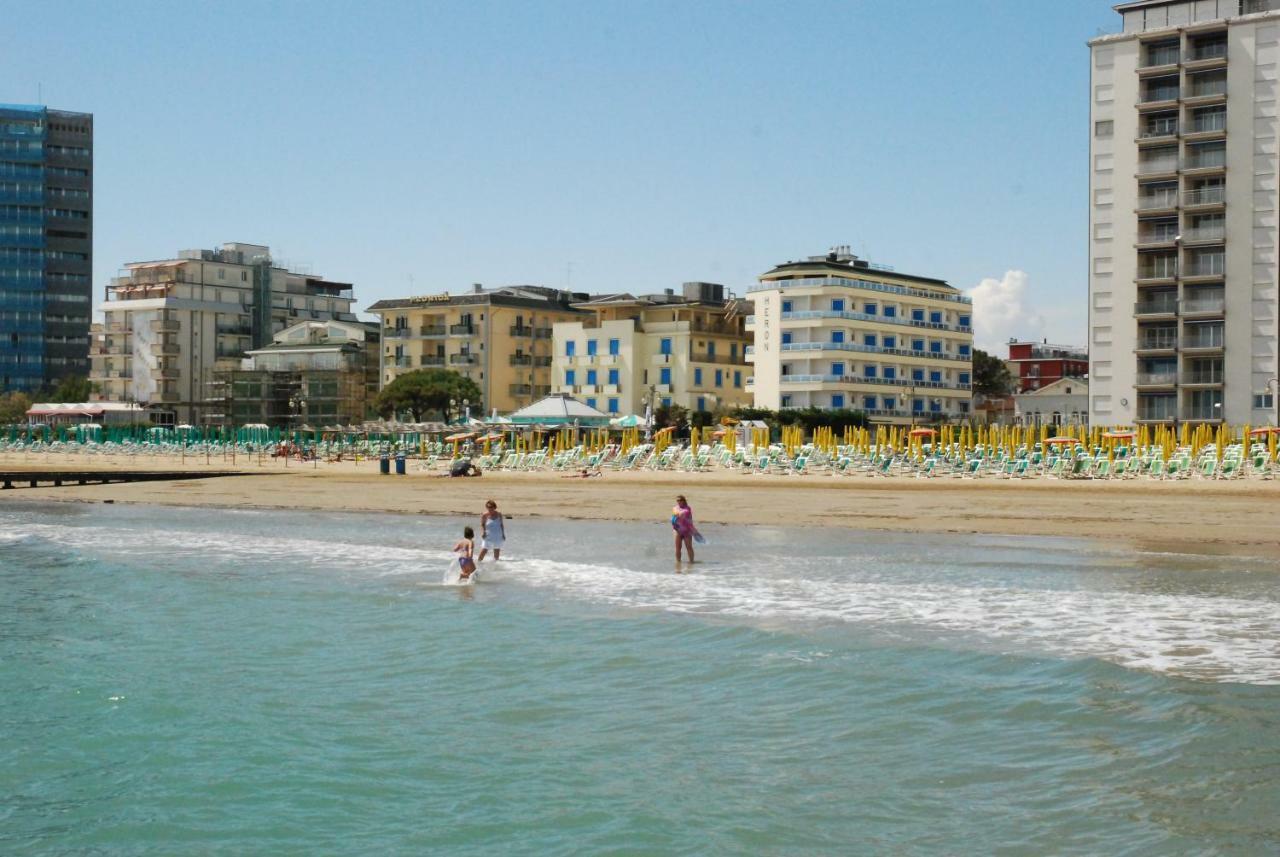 Heron Apartments Lido di Jesolo Exteriör bild