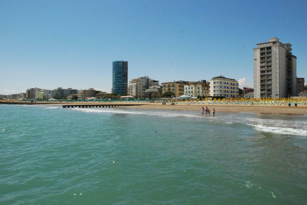 Heron Apartments Lido di Jesolo Exteriör bild